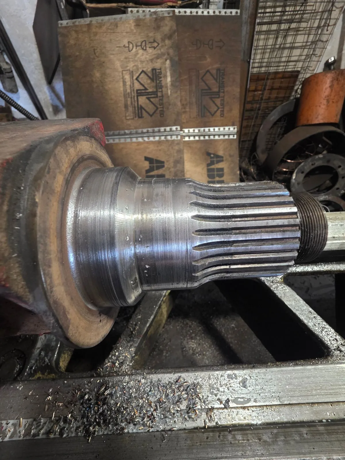 Ax cu caneluri prelucrat în atelierul Metal Workshop Tulcea